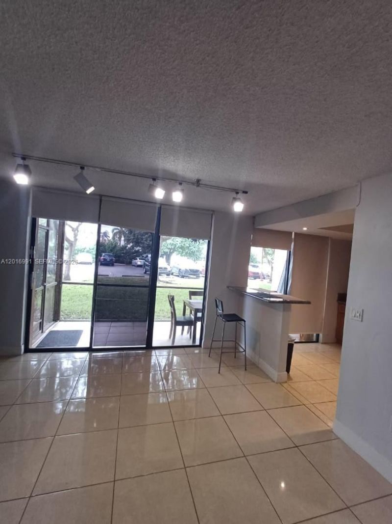 665 NE 195th St, Unit 119, Miami, FL 33179 Photo