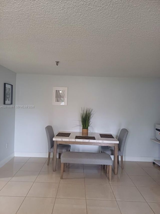 665 NE 195th St, Unit 119, Miami, FL 33179 Photo