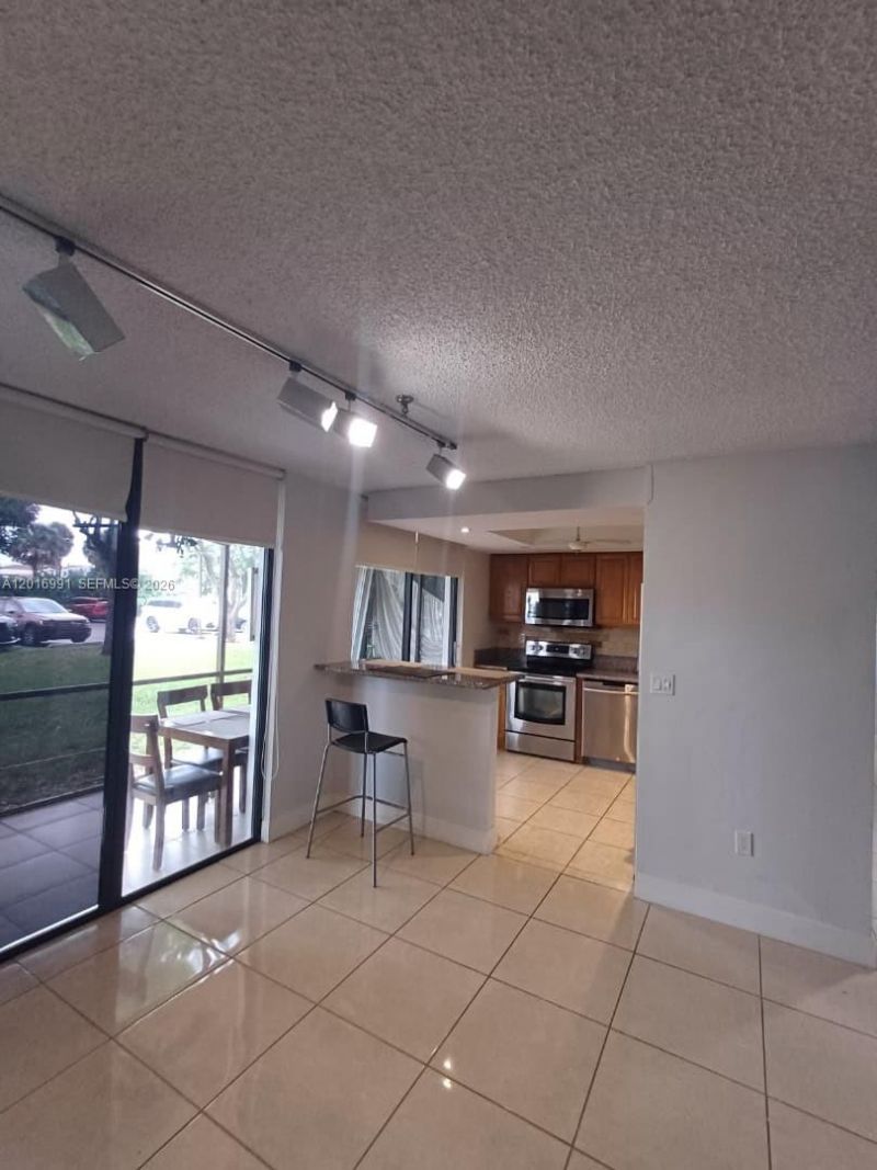 665 NE 195th St, Unit 119, Miami, FL 33179 Photo