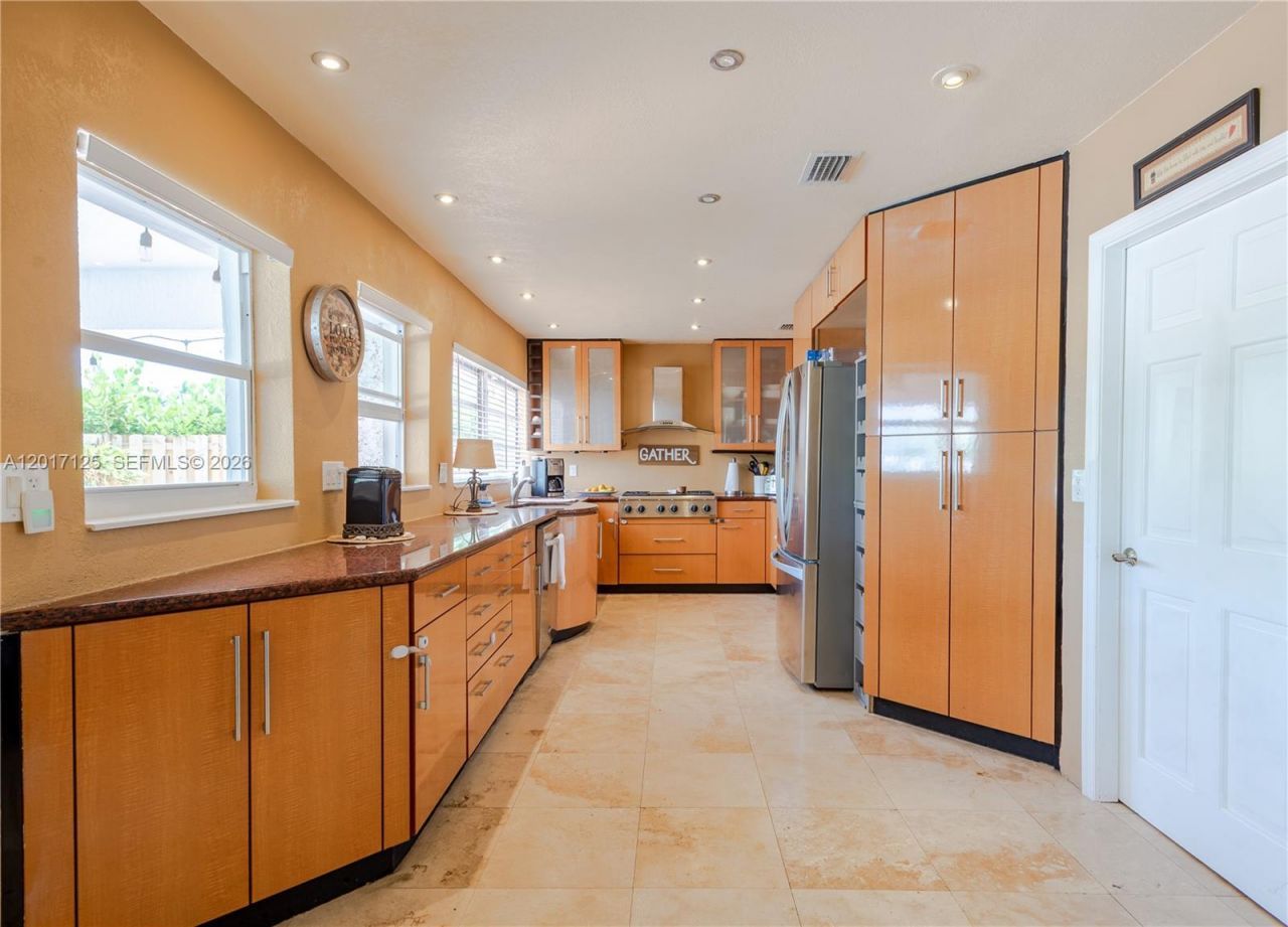 2908 Bayview Dr, Fort Lauderdale, FL 33306 Photo