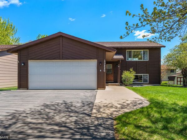 3220 Marlin Avenue, Vadnais Heights, MN 55127