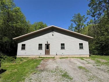 2934 Henderson School Road NE, New Philadelphia, OH 44663