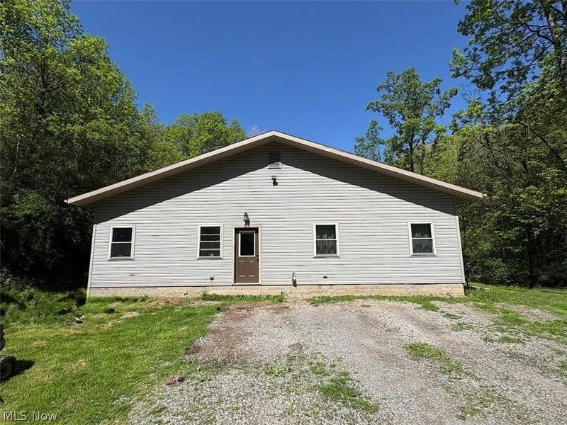 2934 Henderson School Road NE, New Philadelphia, OH 44663 Photo 1