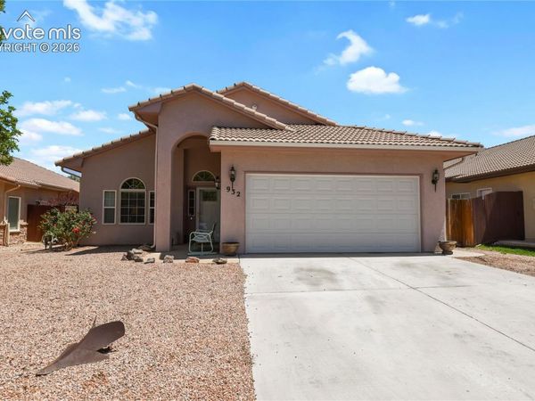 932 Pinecrest Drive, Pueblo, CO 81005