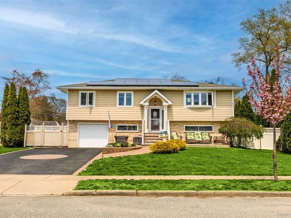 17 Seaver Lane , Smithtown, NY 11787