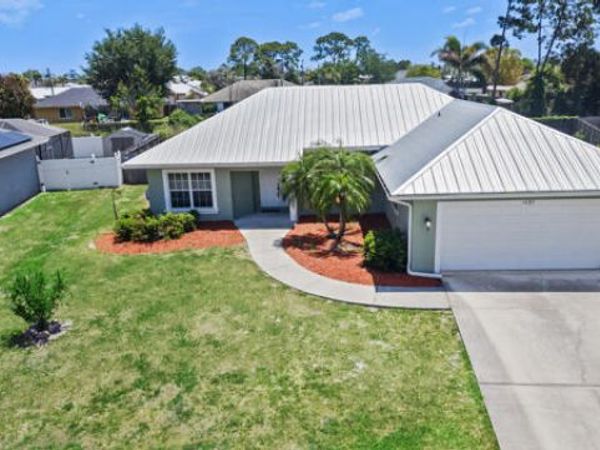 1657 SW Cefalu Circle, Port St. Lucie, FL 34953