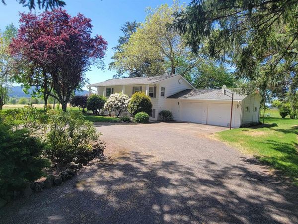 16765 NE Kings Grade, Newberg, OR 97132
