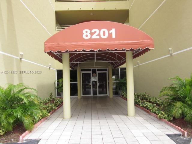 8201 NW 8th St, Unit 1-414, Miami, FL 33126 Photo