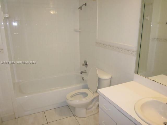 8201 NW 8th St, Unit 1-414, Miami, FL 33126 Photo