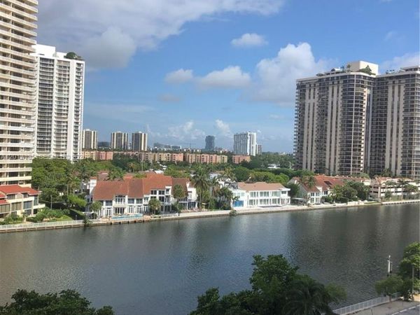 19390 Collins Ave , Unit 907, Sunny Isles Beach, FL 33160