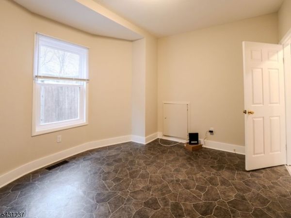 88 Trinity St, Newton, NJ 07860