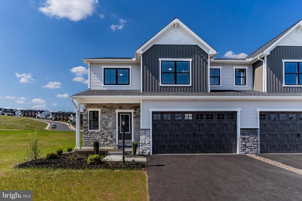 667 Brittany Drive, Mechanicsburg, PA 17055 Main Photo