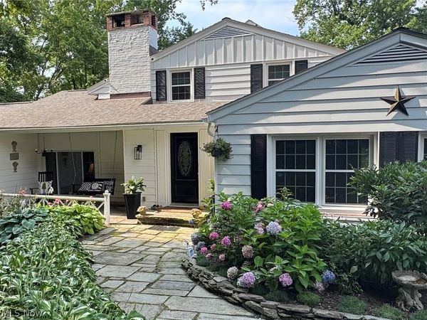 8374 Lucerne Drive , Chagrin Falls, OH 44023