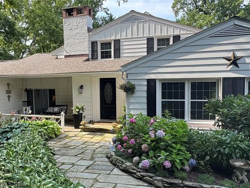8374 Lucerne Drive, Chagrin Falls, OH 44023 Photo 1