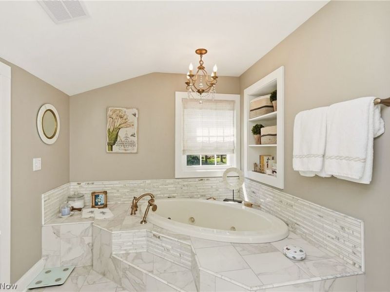 8374 Lucerne Drive, Chagrin Falls, OH 44023 Photo 23