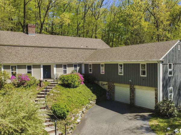 81 Meeting House , Haddam, CT 06438