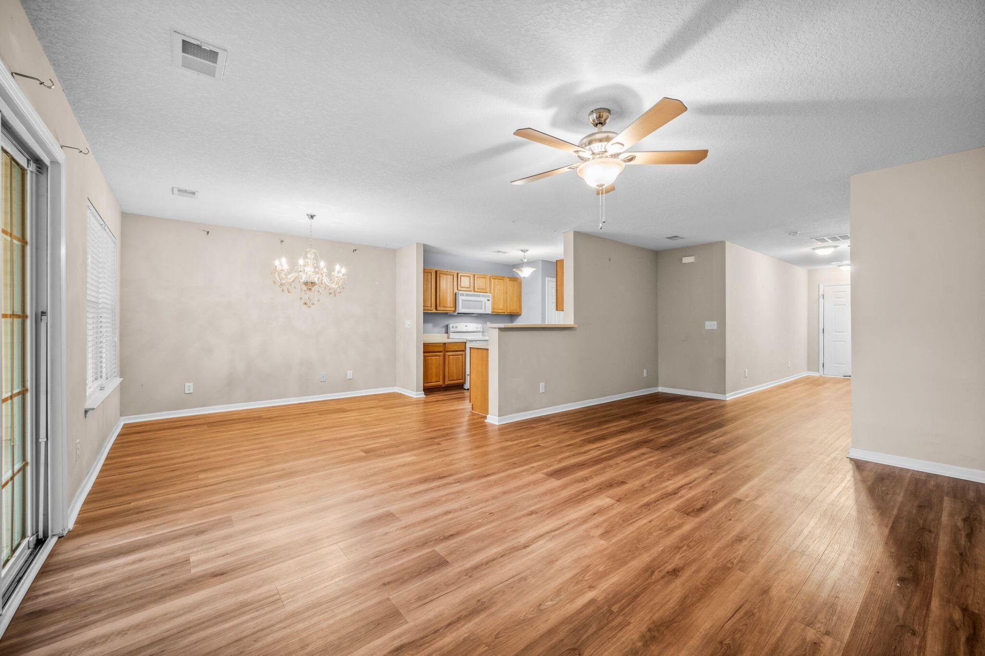 7873 Park Gate Drive Photo 10