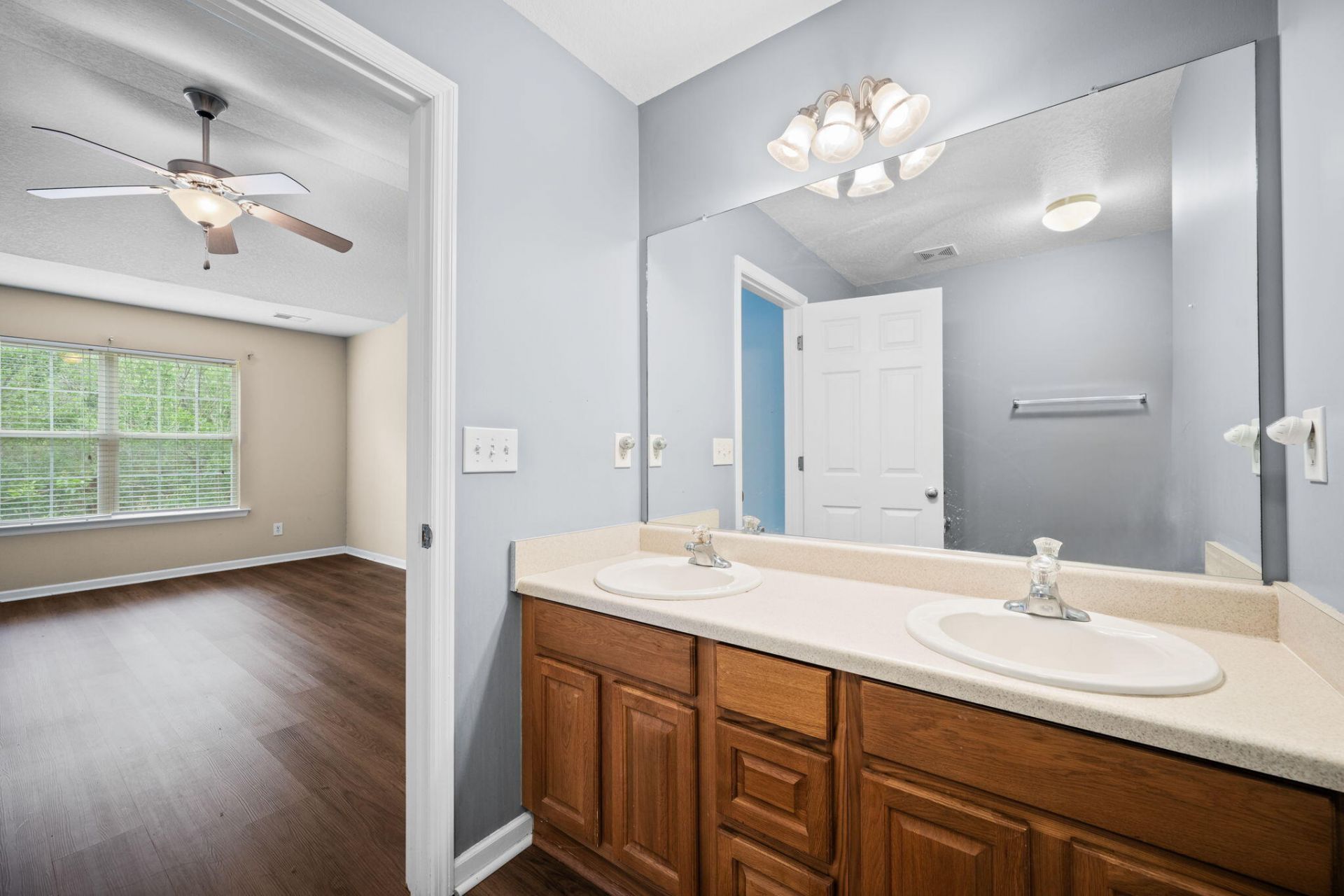 7873 Park Gate Drive Photo 25
