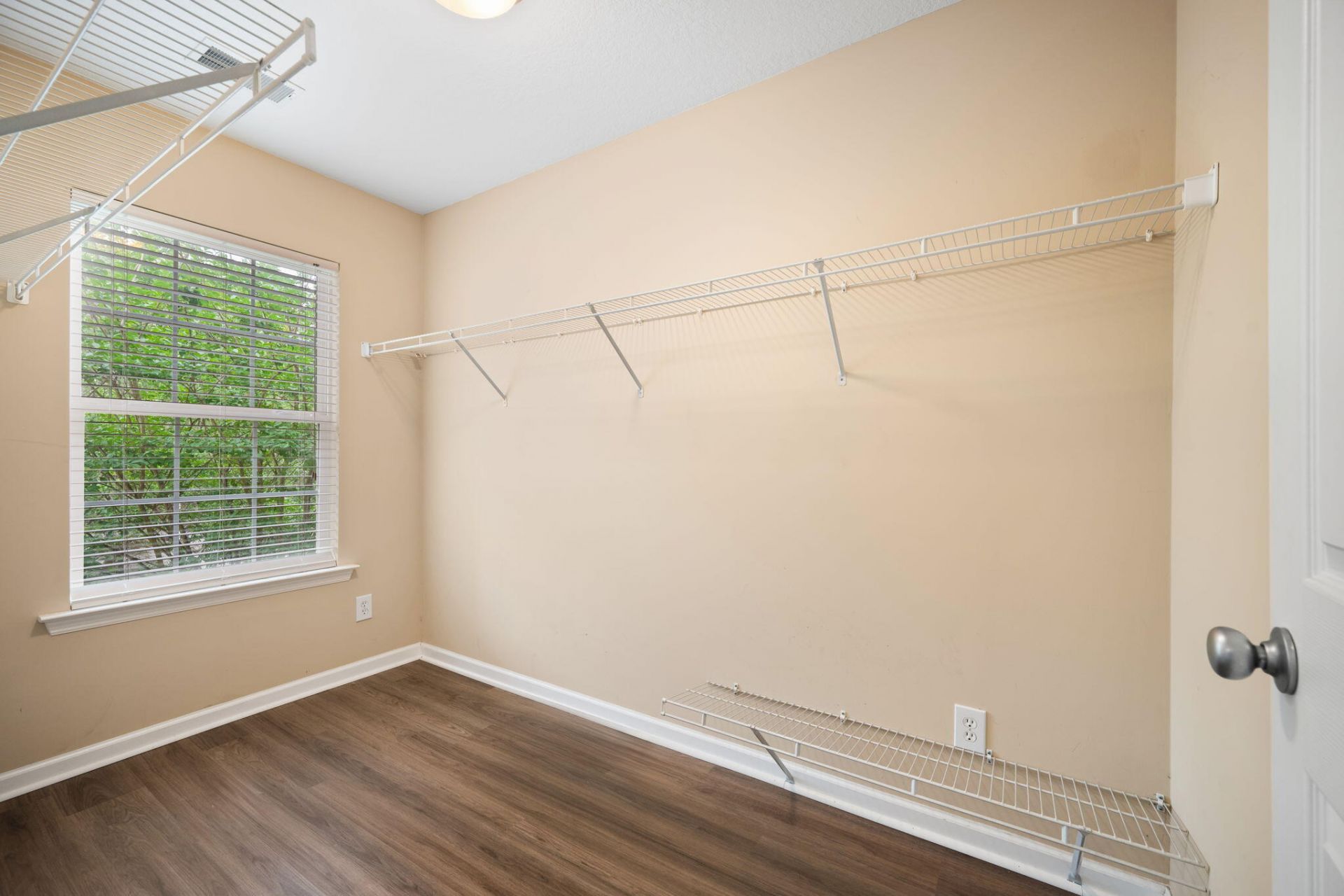 7873 Park Gate Drive Photo 27
