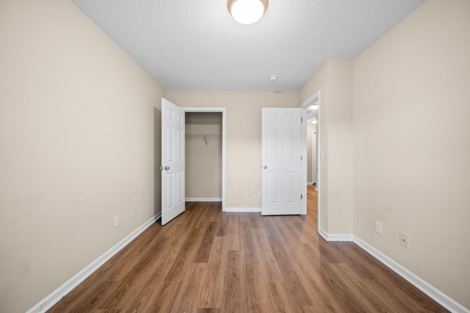 7873 Park Gate Drive Photo 32