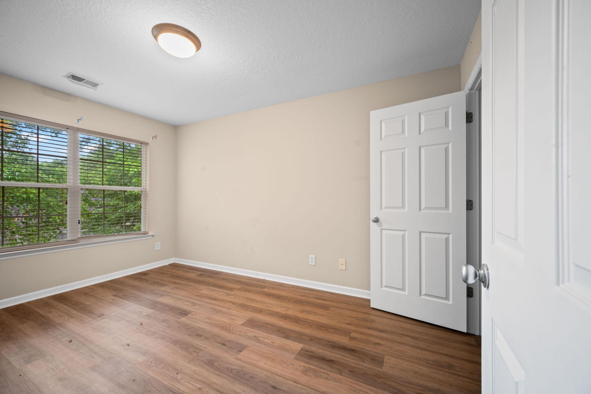 7873 Park Gate Drive Photo 33