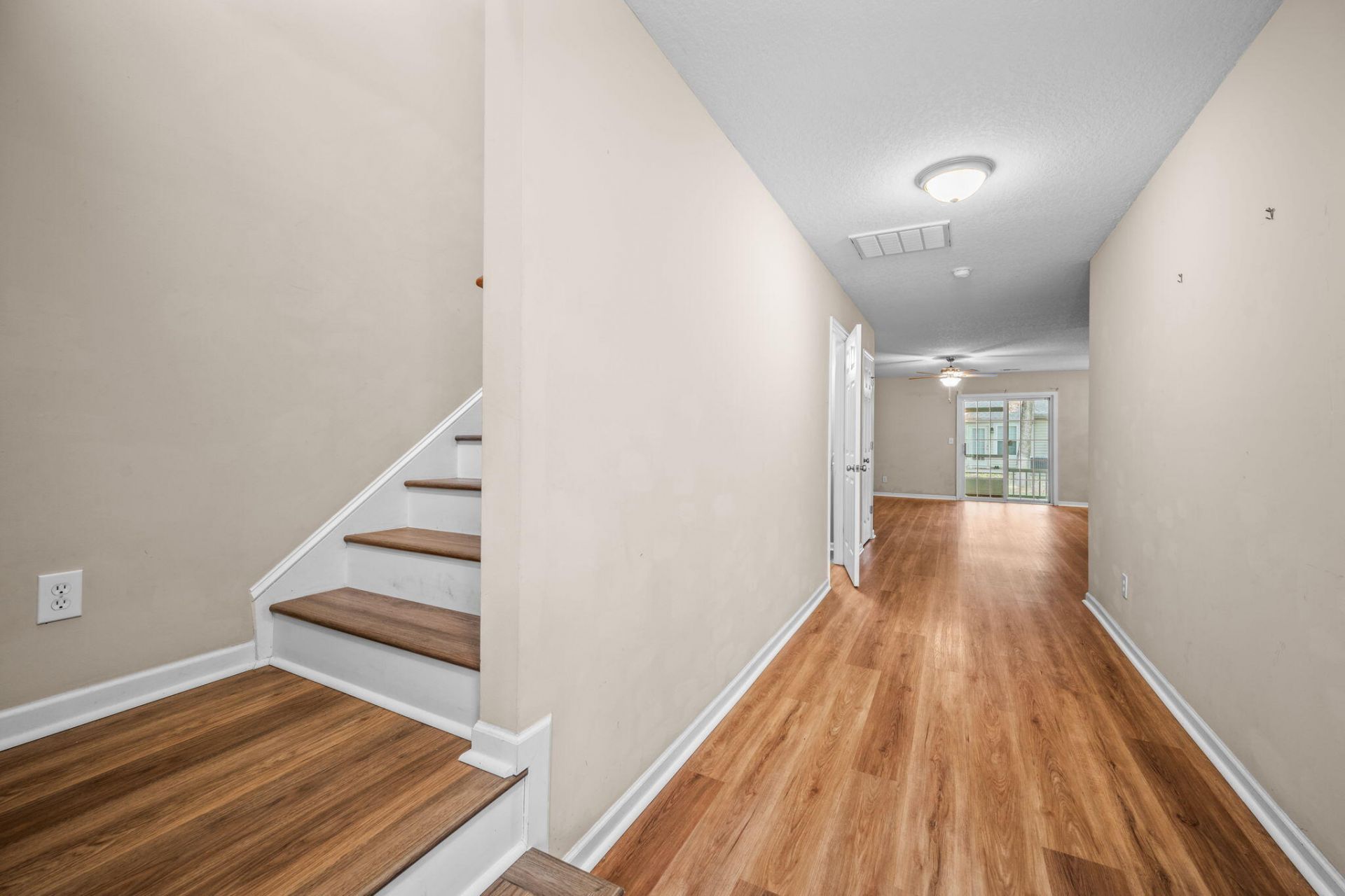 7873 Park Gate Drive Photo 8