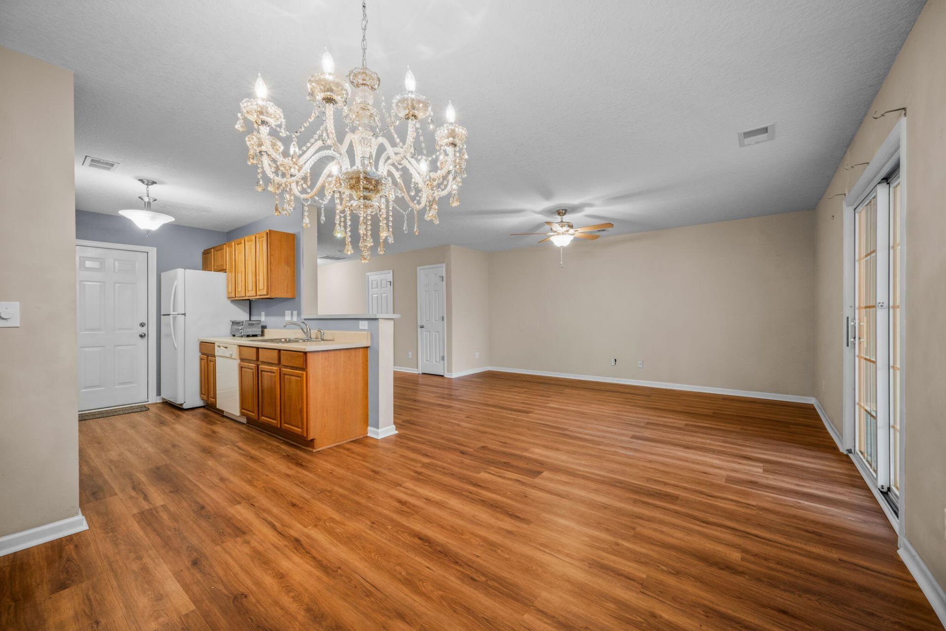 7873 Park Gate Drive Photo 9