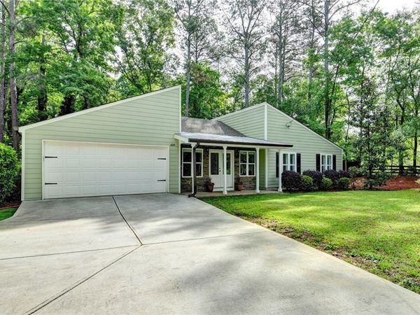 4243 N Arnold Mill Road , Woodstock, GA 30188