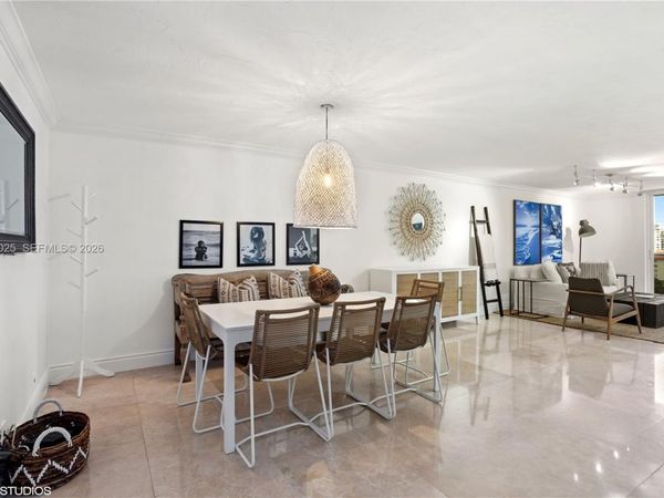2401 Collins Ave , Unit 909, Miami Beach, FL 33140