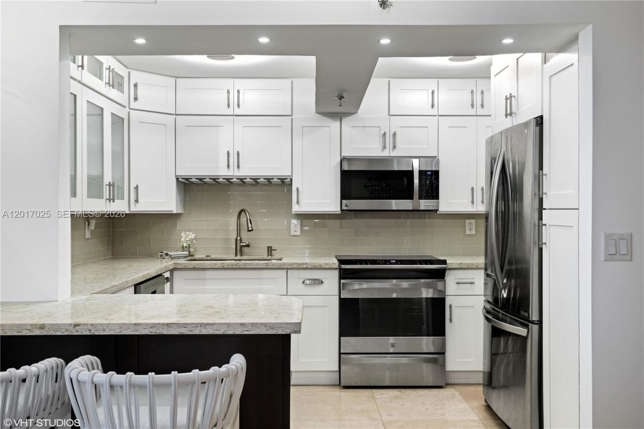 2401 Collins Ave , Unit 909, Miami Beach, FL 33140 Photo