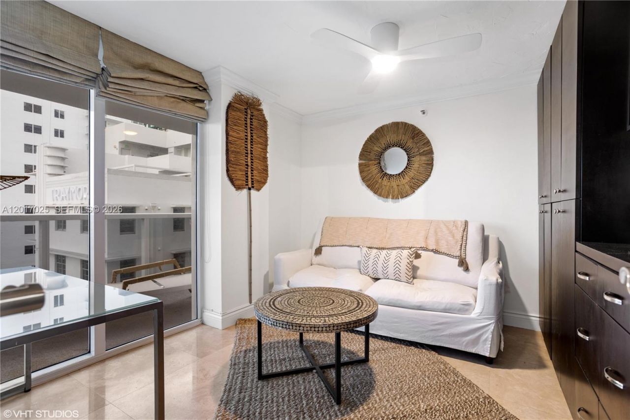 2401 Collins Ave , Unit 909, Miami Beach, FL 33140 Photo