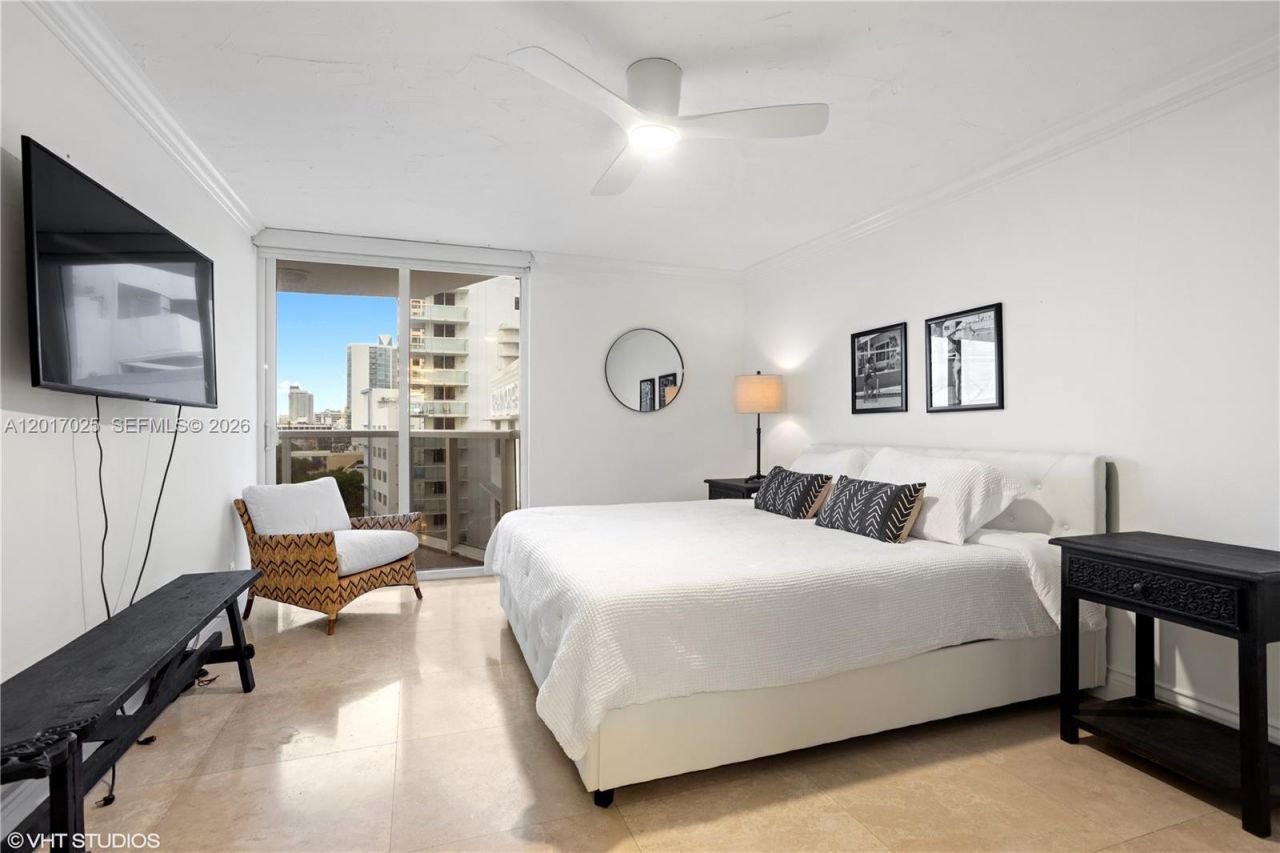 2401 Collins Ave , Unit 909, Miami Beach, FL 33140 Photo