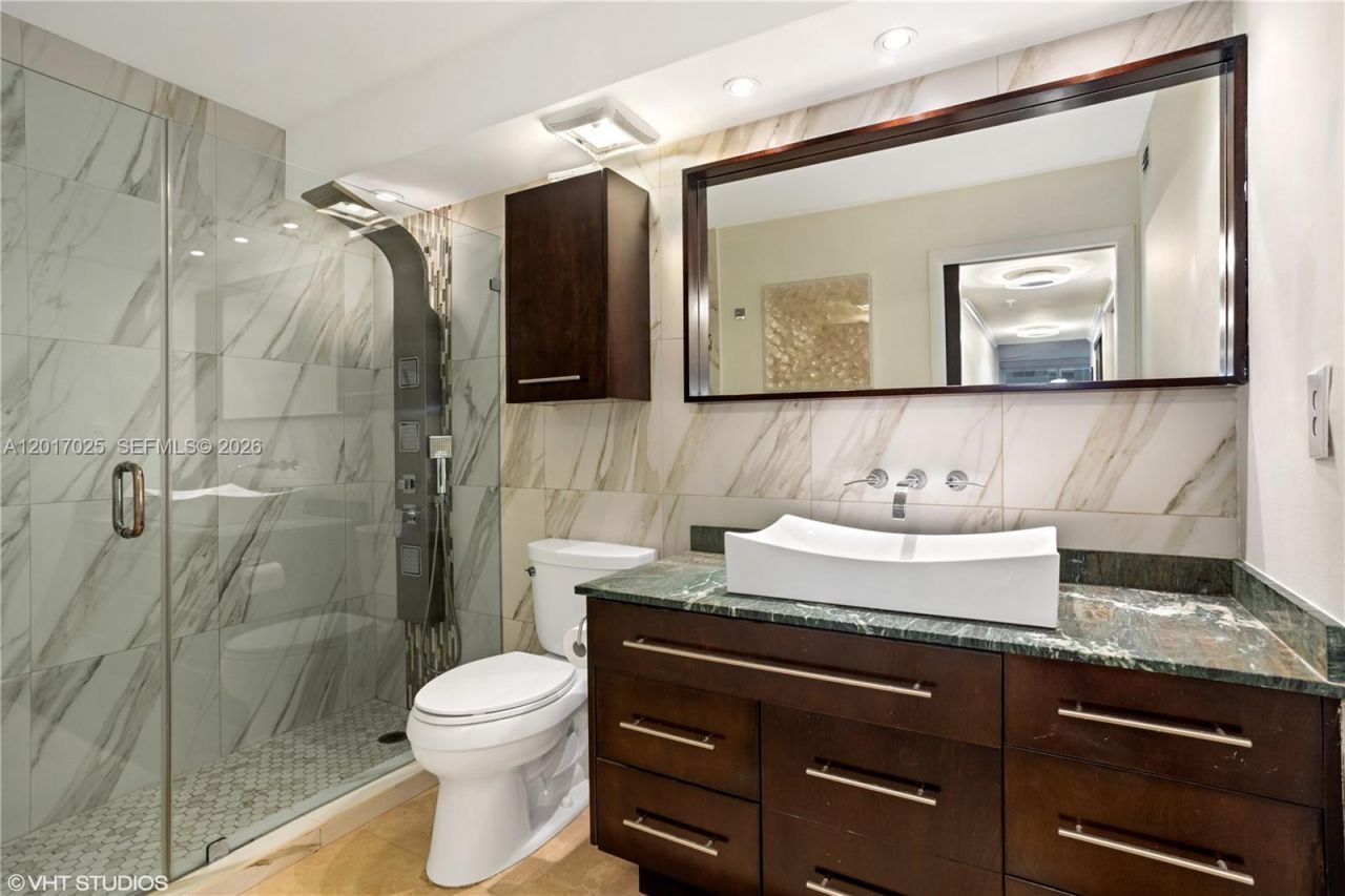 2401 Collins Ave , Unit 909, Miami Beach, FL 33140 Photo