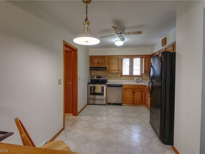 9307 Munich Drive, Parma, OH 44130 Photo 10