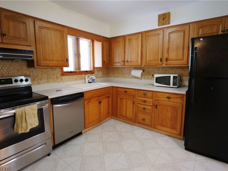 9307 Munich Drive, Parma, OH 44130 Photo 11