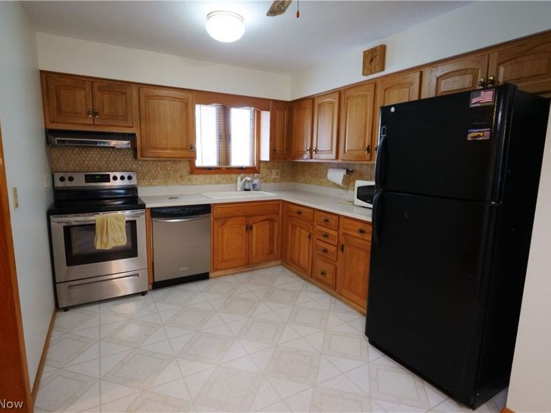 9307 Munich Drive, Parma, OH 44130 Photo 12