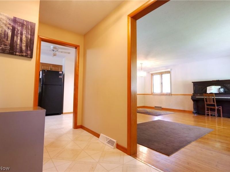 9307 Munich Drive, Parma, OH 44130 Photo 3