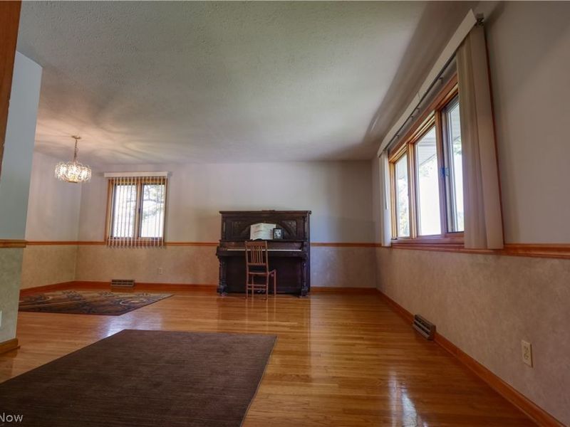 9307 Munich Drive, Parma, OH 44130 Photo 4