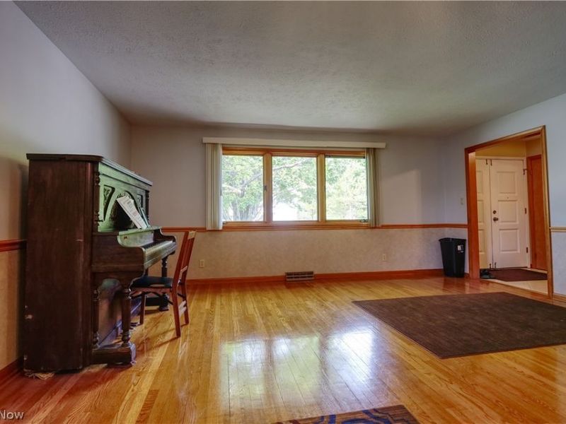 9307 Munich Drive, Parma, OH 44130 Photo 6
