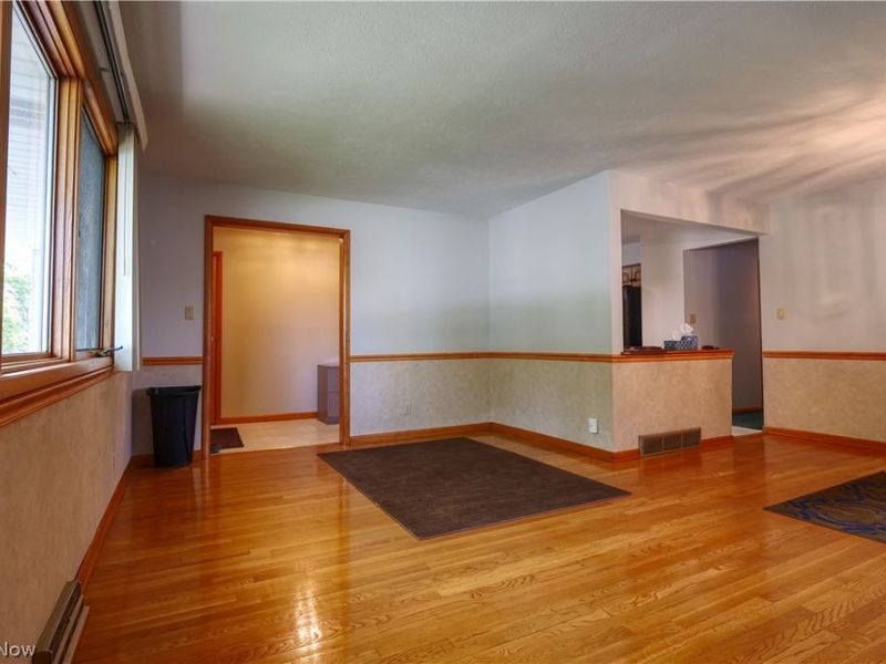 9307 Munich Drive, Parma, OH 44130 Photo 7