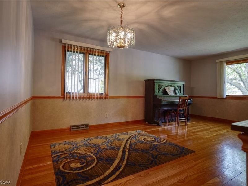 9307 Munich Drive, Parma, OH 44130 Photo 9