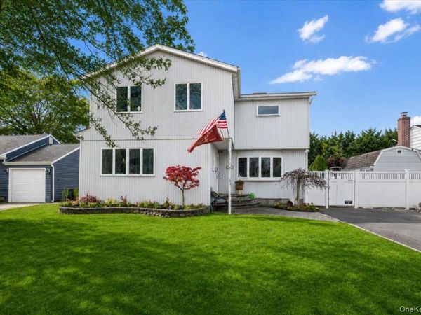 44 E End Avenue , Hicksville, NY 11801