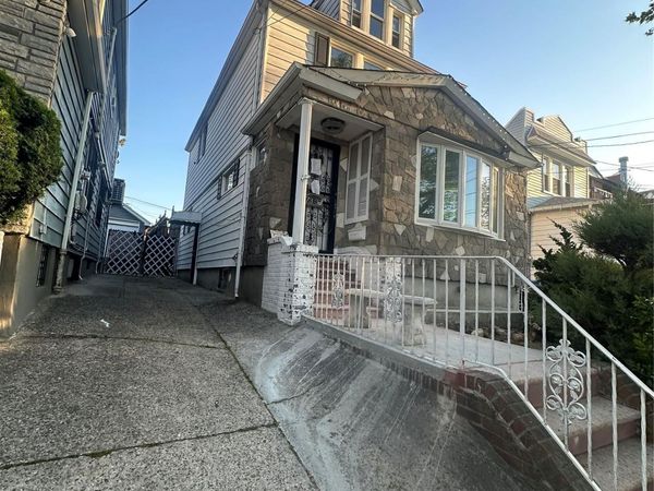 7332 53rd Road , Maspeth, NY 11378