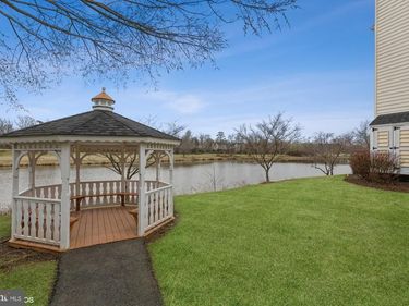 25340 LAKE MIST SQUARE, Unit 301, CHANTILLY, VA 20152