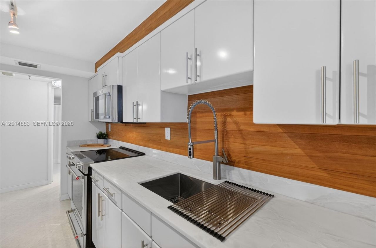2401 Collins Ave, Unit 1406, Miami Beach, FL 33140 Photo