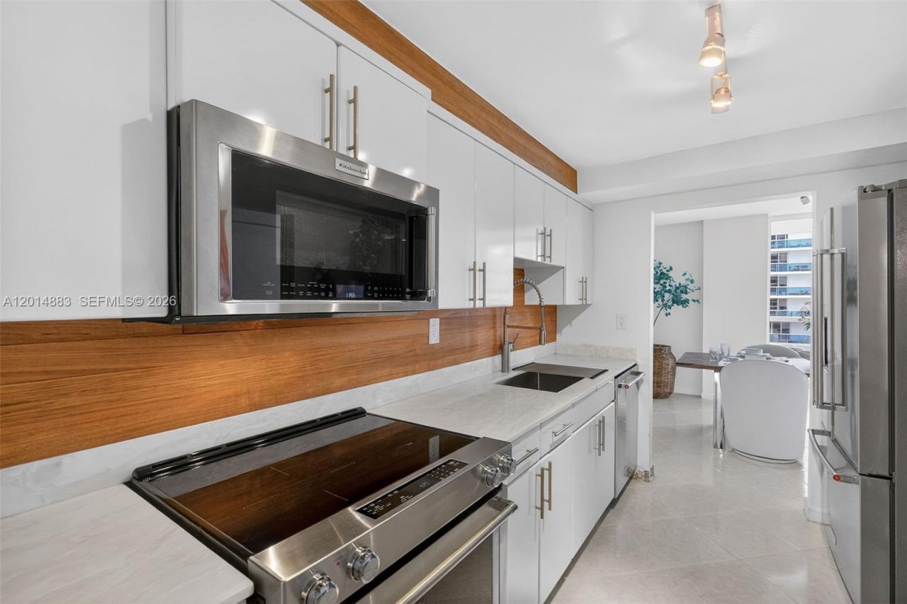 2401 Collins Ave, Unit 1406, Miami Beach, FL 33140 Photo