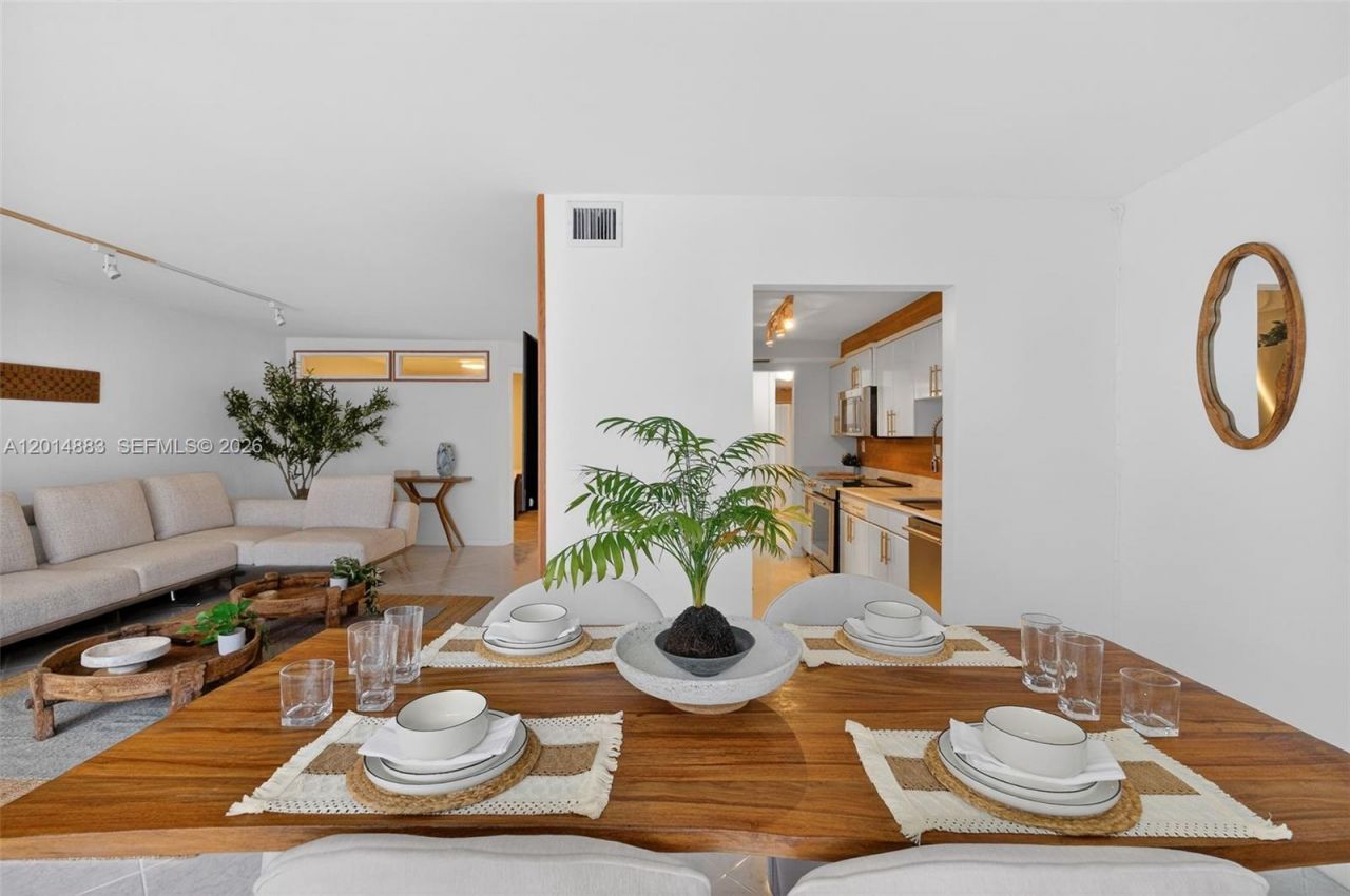 2401 Collins Ave, Unit 1406, Miami Beach, FL 33140 Photo