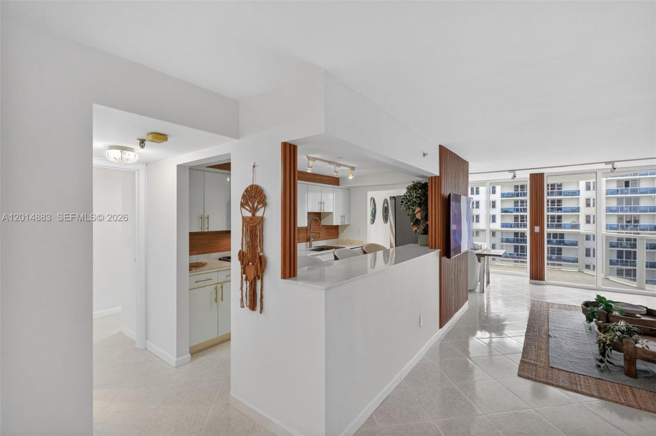 2401 Collins Ave, Unit 1406, Miami Beach, FL 33140 Photo