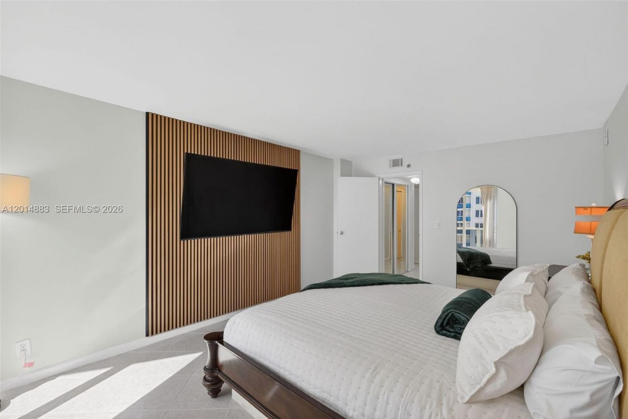 2401 Collins Ave, Unit 1406, Miami Beach, FL 33140 Photo