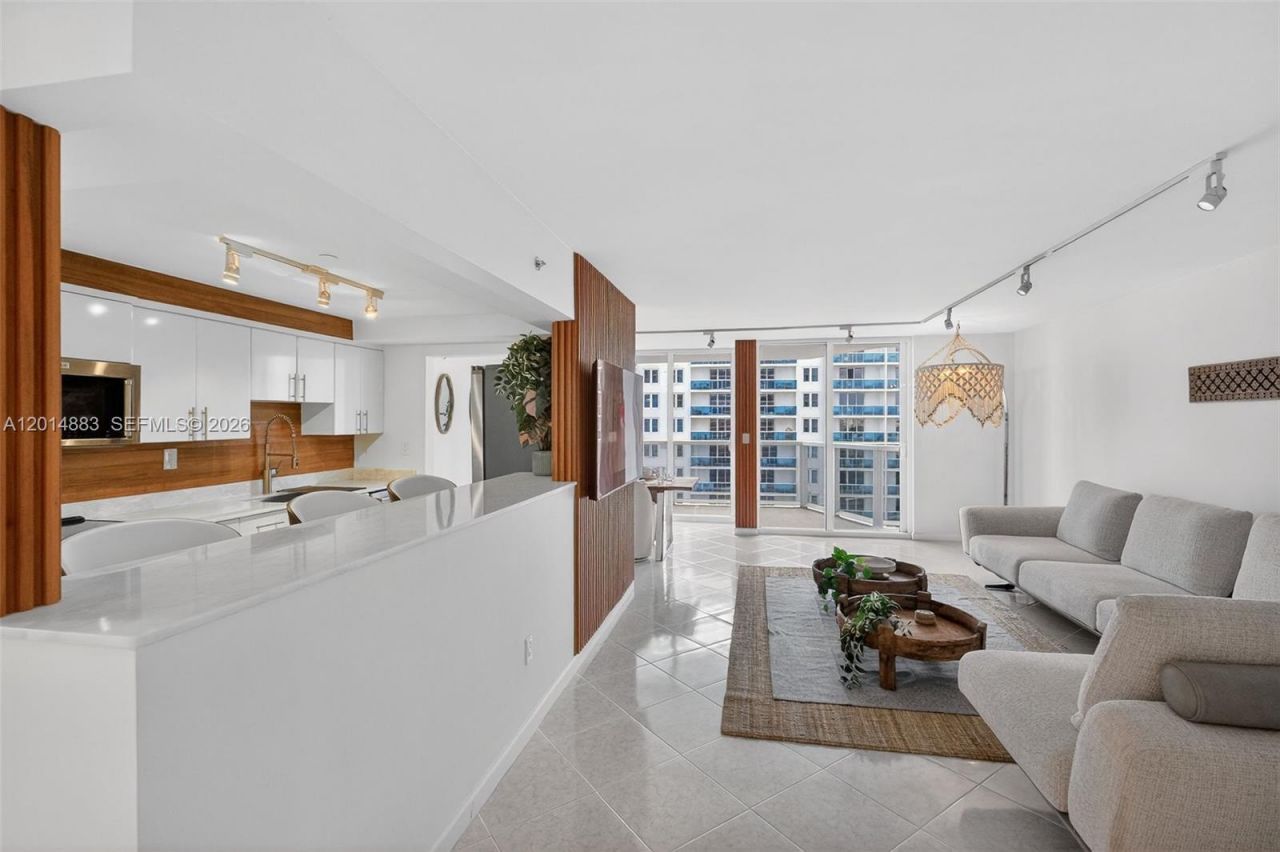 2401 Collins Ave, Unit 1406, Miami Beach, FL 33140 Photo